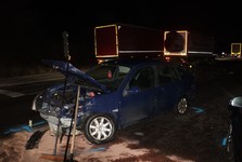 Opilý řidič u Mikulova ignoroval dopravní značku, vjel přímo do cesty náklaďáku Opilý řidič u Mikulova ignoroval dopravní značku, vjel přímo do cesty náklaďáku