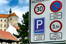 Mikulov vyhodnotil parkování za loňský rok. Systém vydělal, lidé ale žádají přísnější pravidla Mikulov vyhodnotil parkování za loňský rok. Systém vydělal, lidé ale žádají přísnější pravidla